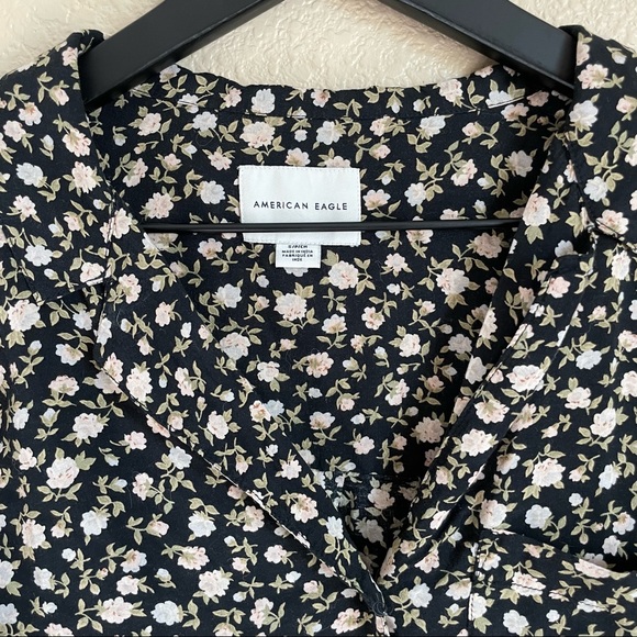 Floral Button Up Collar Top - Picture 2 of 4